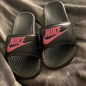 Nike slides size 7